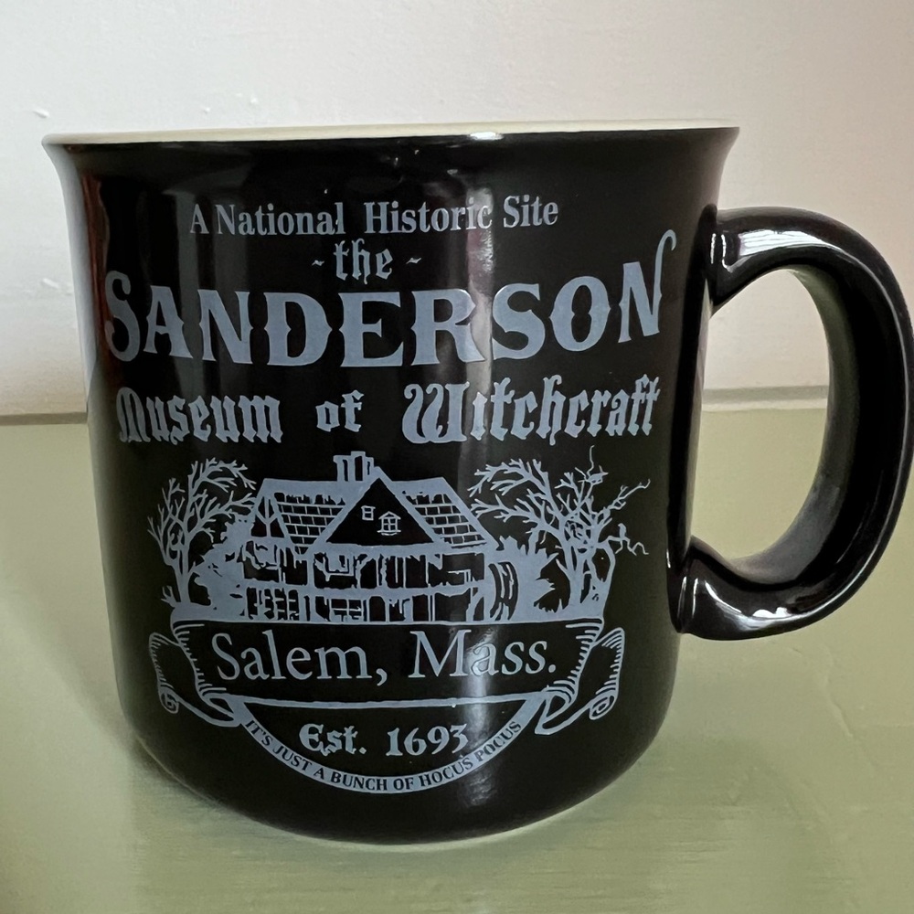 Hocus‎ Pocus Sanderson Museum Large Mug 20oz Black Sanderson Sisters Disney